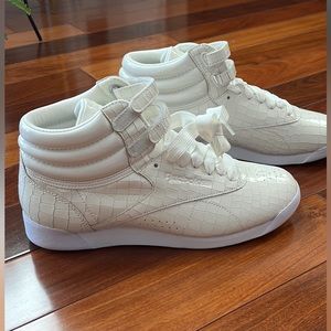 Reebok new woman shoes